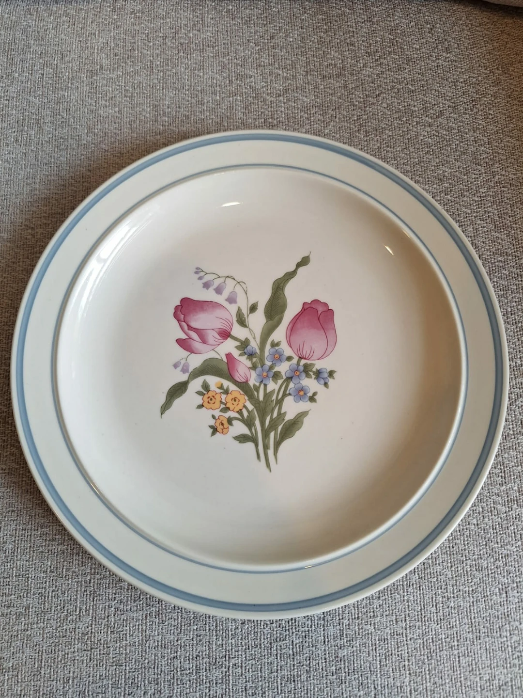 Stoneware Dinner Set with Floral Design - photo 2