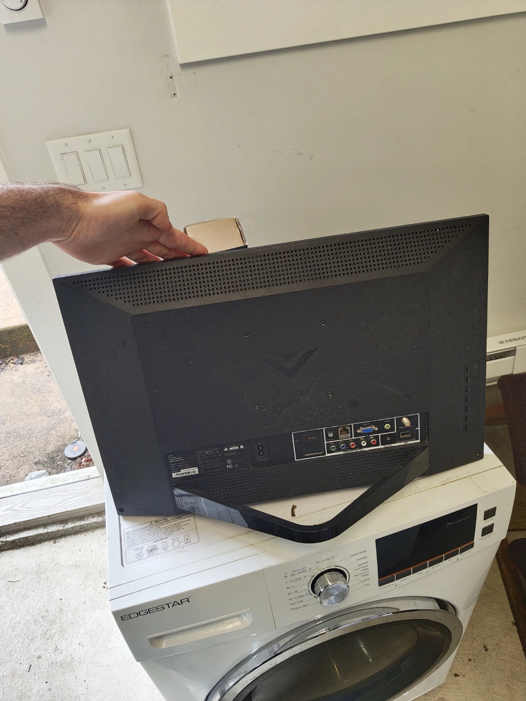 VIZIO 24" Television - photo 3