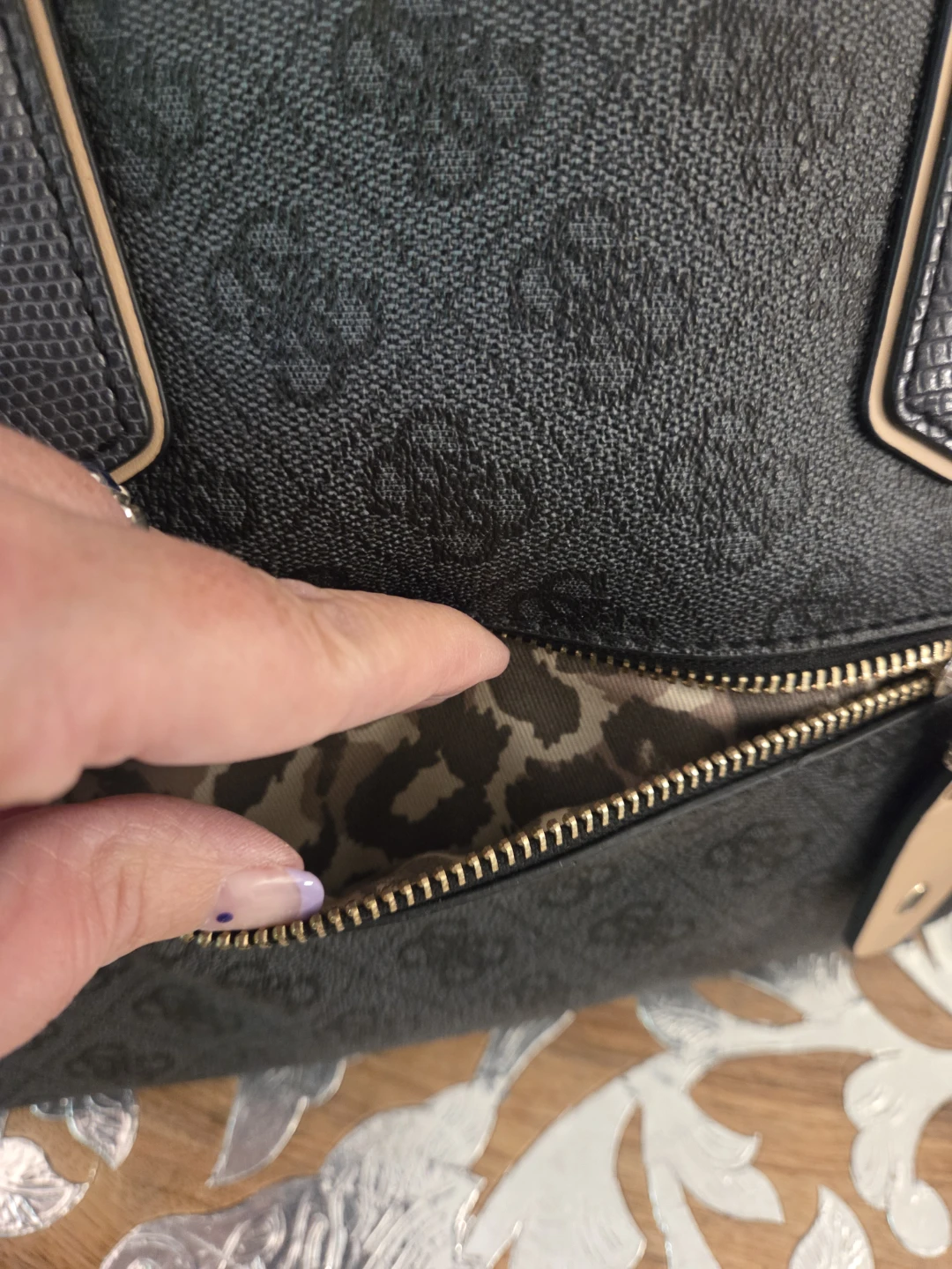 Guess Satchel Handbag - photo 4