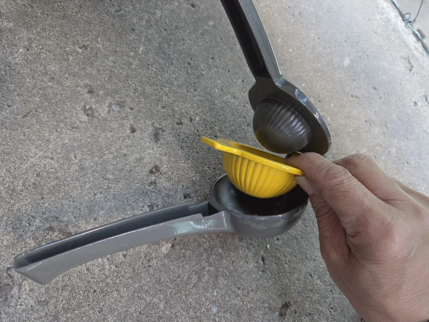 Grey and Yellow Citrus Juicer ⚽️ - photo 2