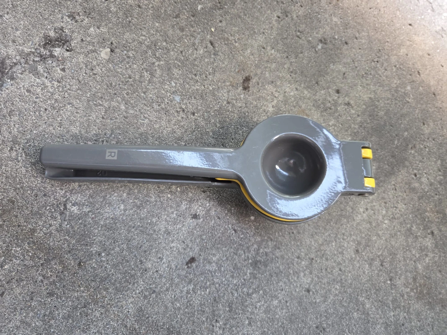 Grey and Yellow Citrus Juicer ⚽️ - photo 3