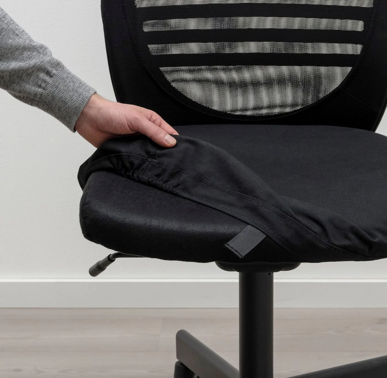 FLINTAN IKEA Black Mesh Office Chair with Removable Seat Cover - photo 2