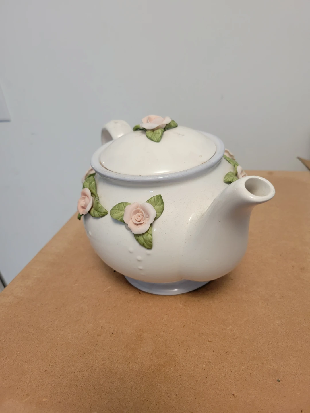 White Ceramic Teapot with Pink Roses - photo 2