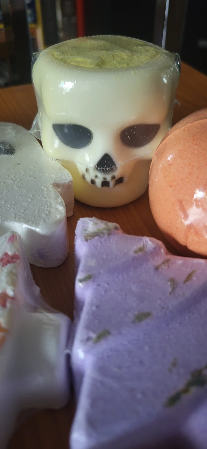 Assorted Themed Bath Bombs - photo 3