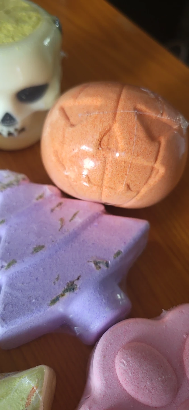 Assorted Themed Bath Bombs - photo 4