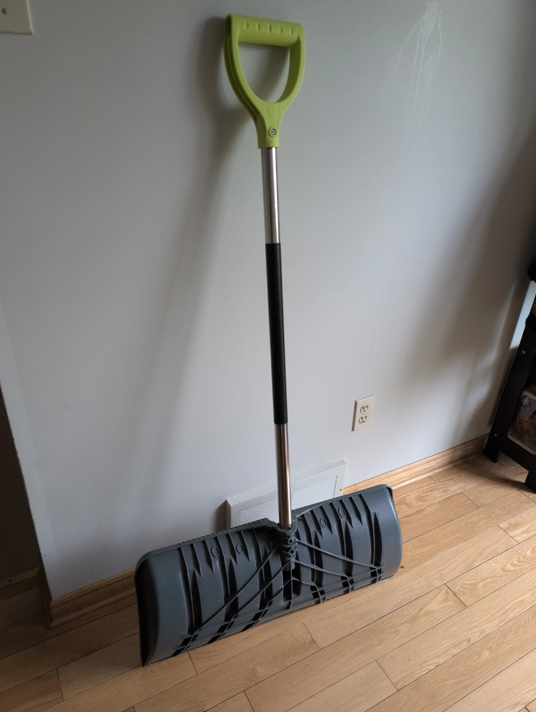 Snow Pro Ergonomic Snow Pusher Shovel - photo 2