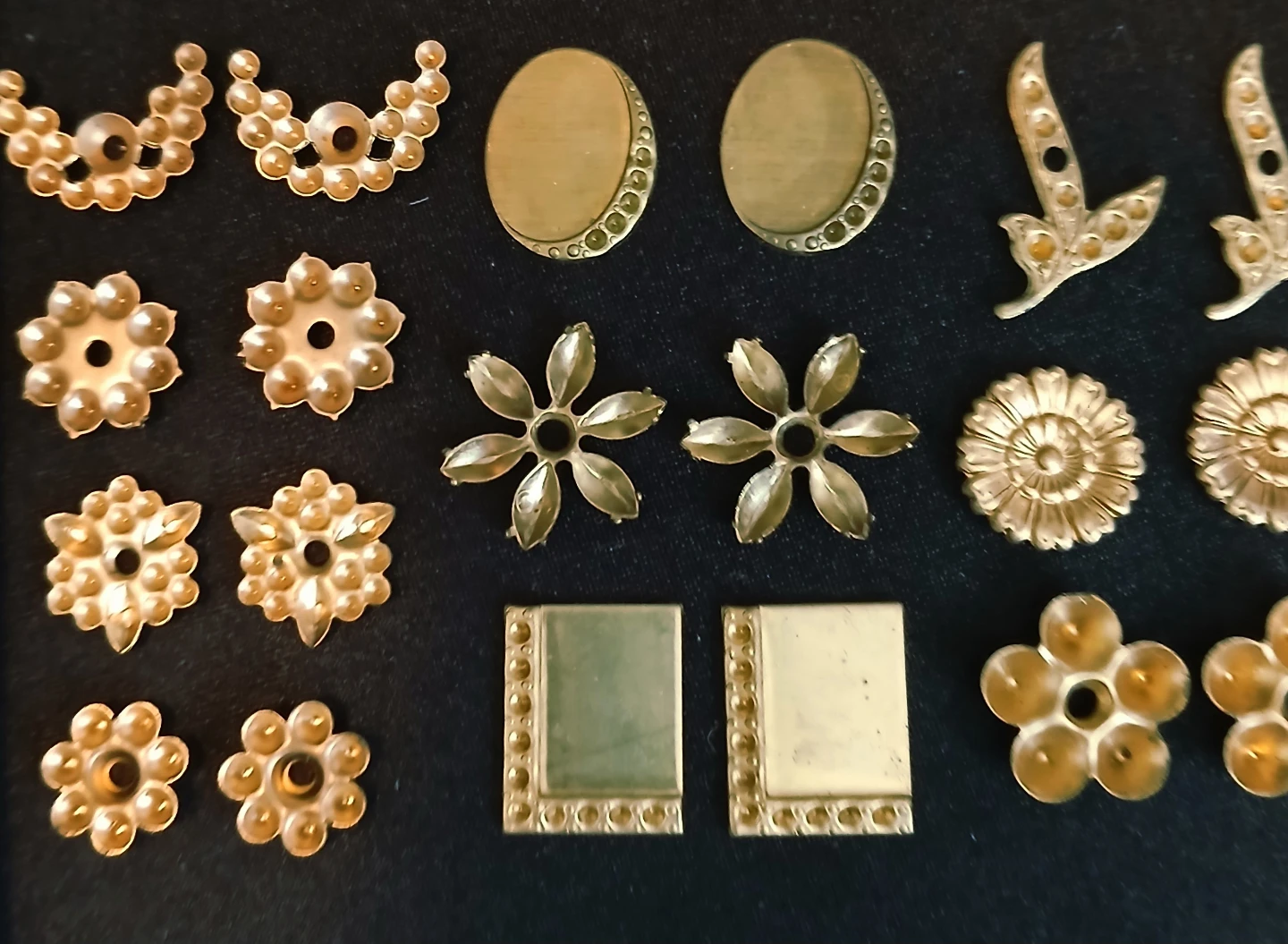 20 pc of Vintage Brass Embellishments - photo 2
