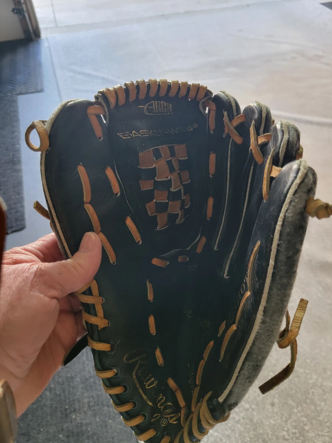 Rawlings baseball glove