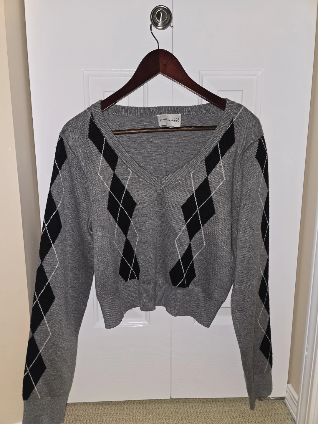 BRAND NEW Grey Argyle V-Neck Cropped Sweater
