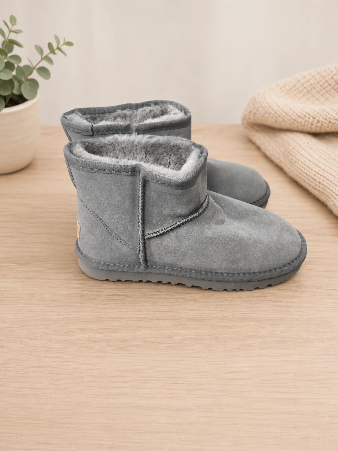 UGG Gray Suede Sheepskin Lined Boots - photo 2