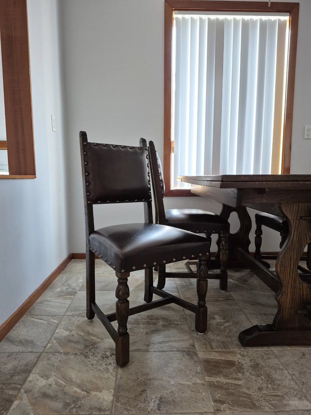 Refectory Dining Table & 6 Chairs (Oak/Leather) Tudor/Elizabeth - photo 5