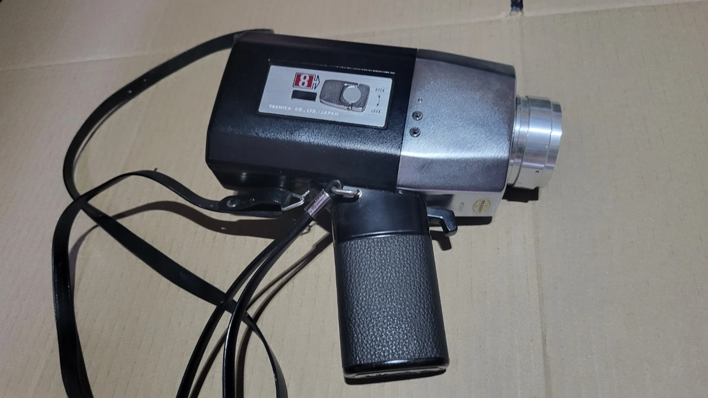 Yashica Super 60 E-Zoom 8mm Film Camera - photo 2