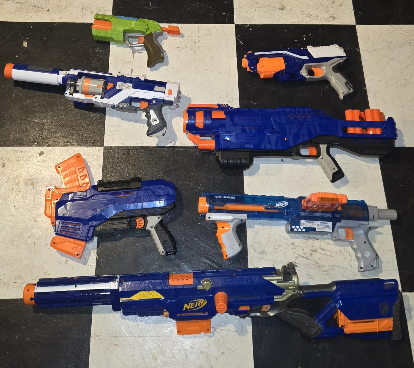 Tons Of Nerf Guns + Attachments!!! - photo 5
