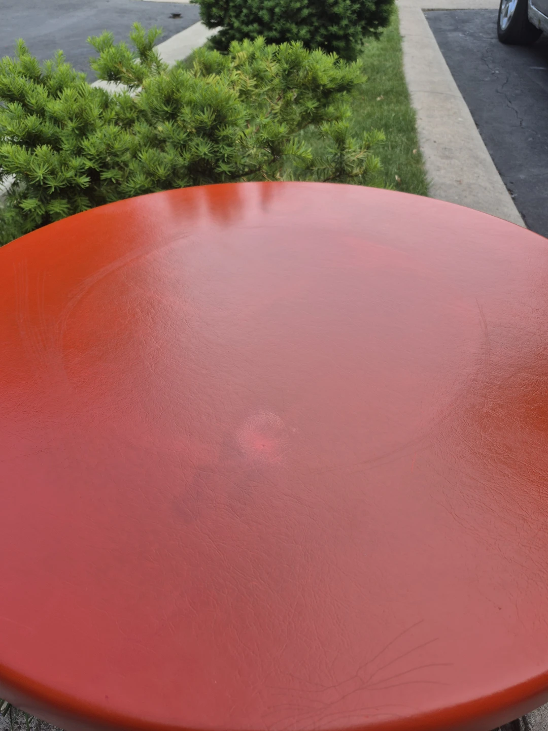 Red Round Outdoor Table - photo 2