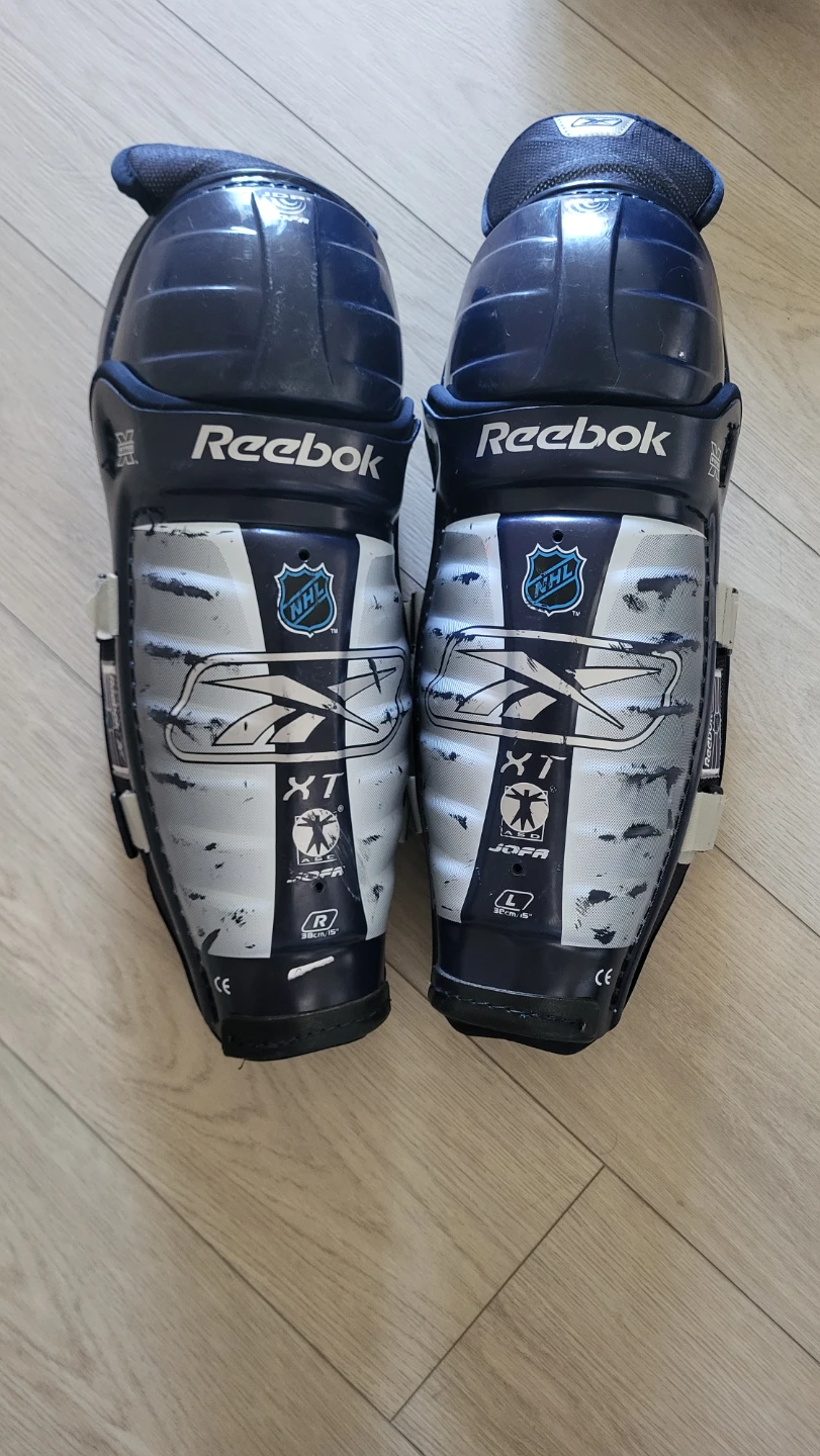 Reebok XT hockey shin pads