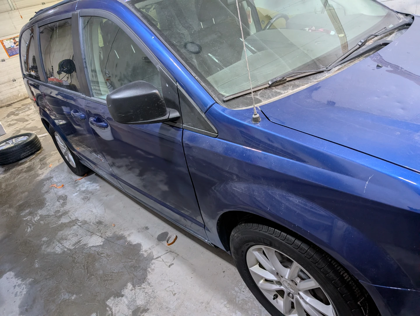 Blue Dodge Grand Caravan Minivan - photo 3