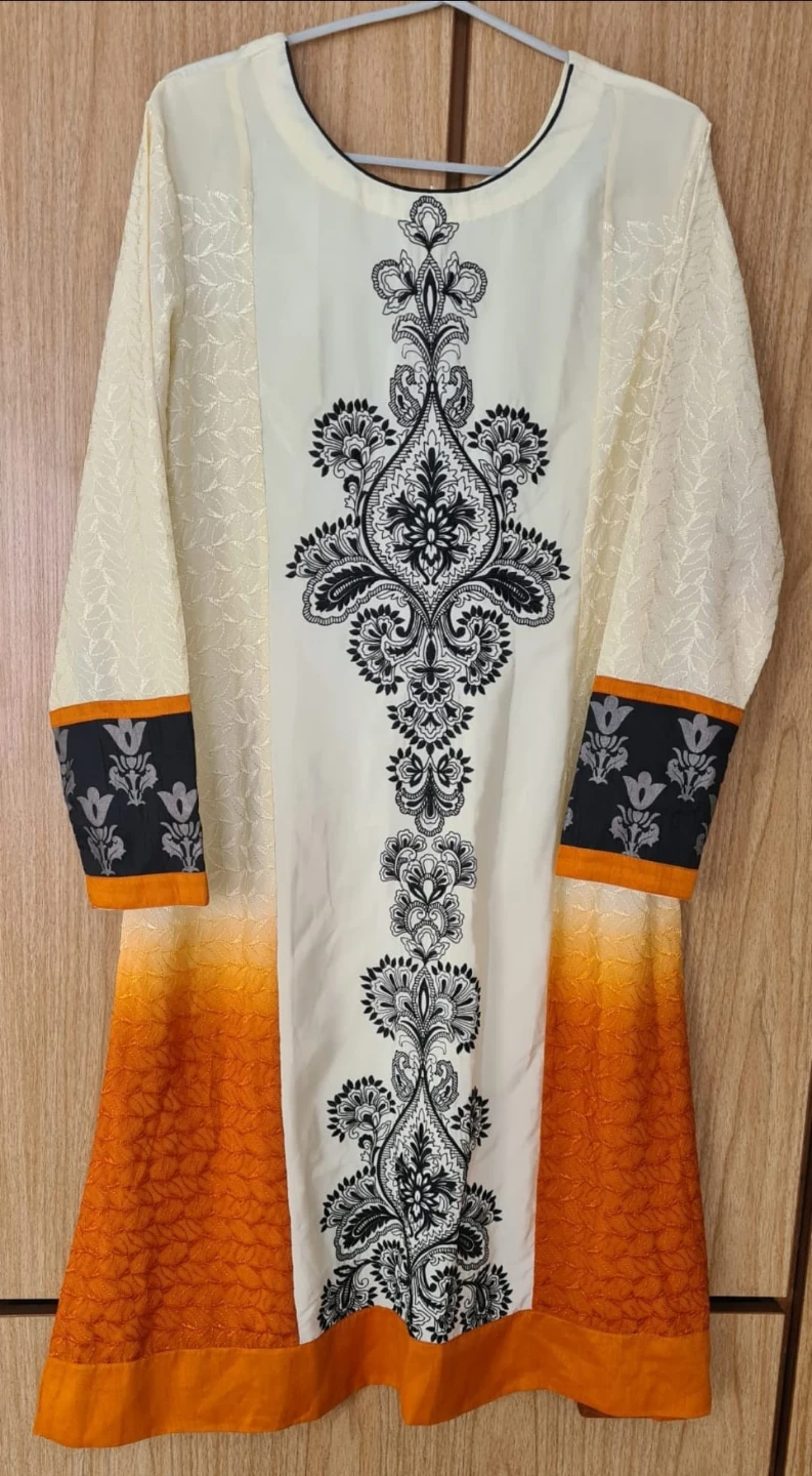 White Embroidered Kurti - photo 2