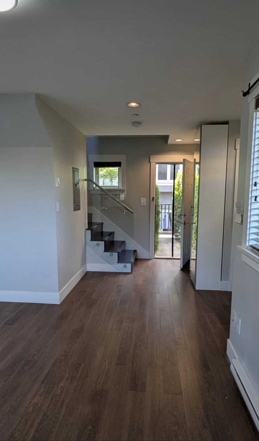 Beautiful Clean Laneway House for Rent - photo 3
