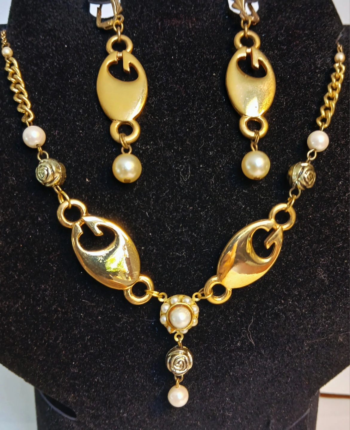 Gold-tone Necklace and Earring Set with Pearls