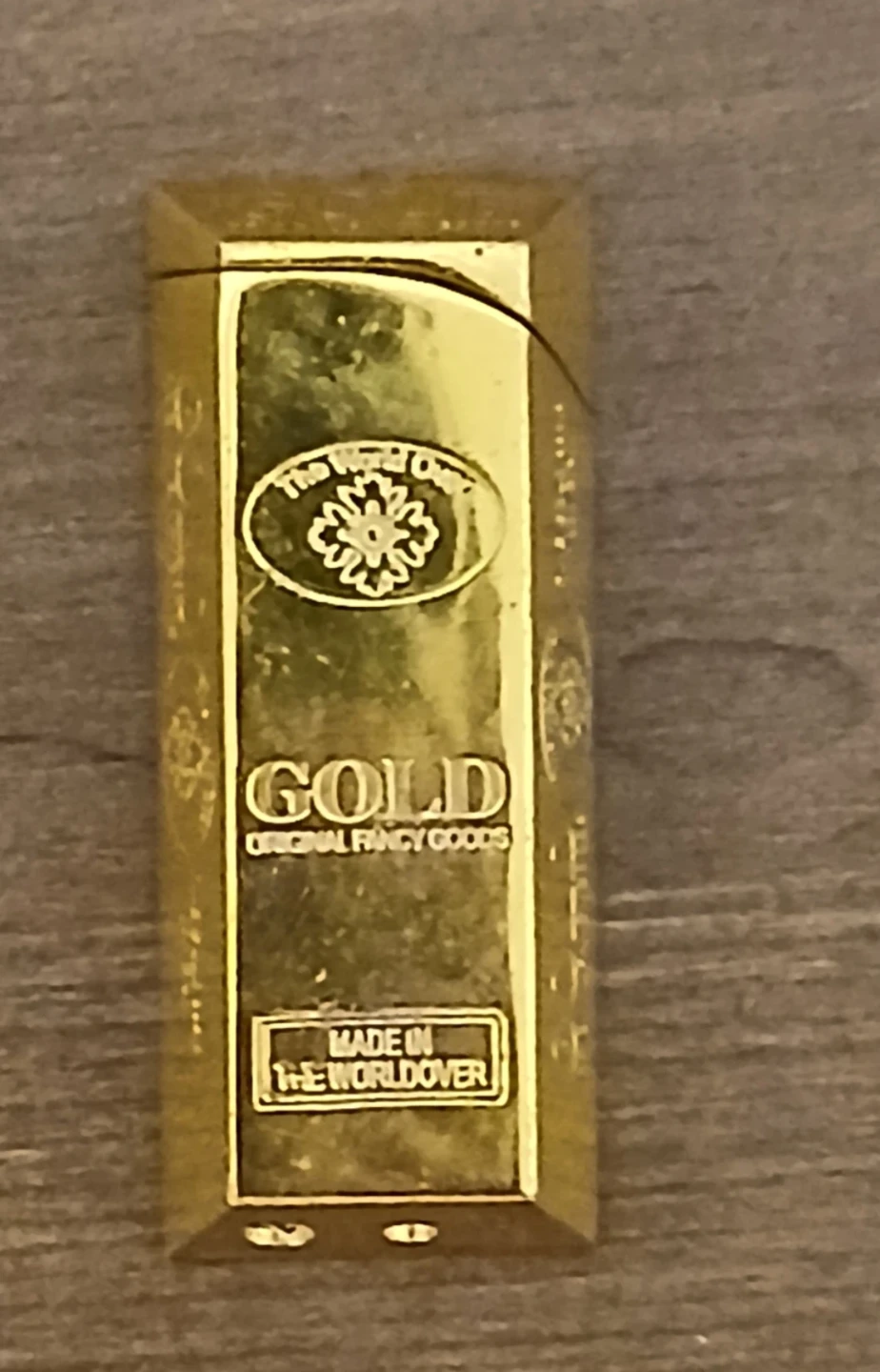 The Worldover Gold Lighter