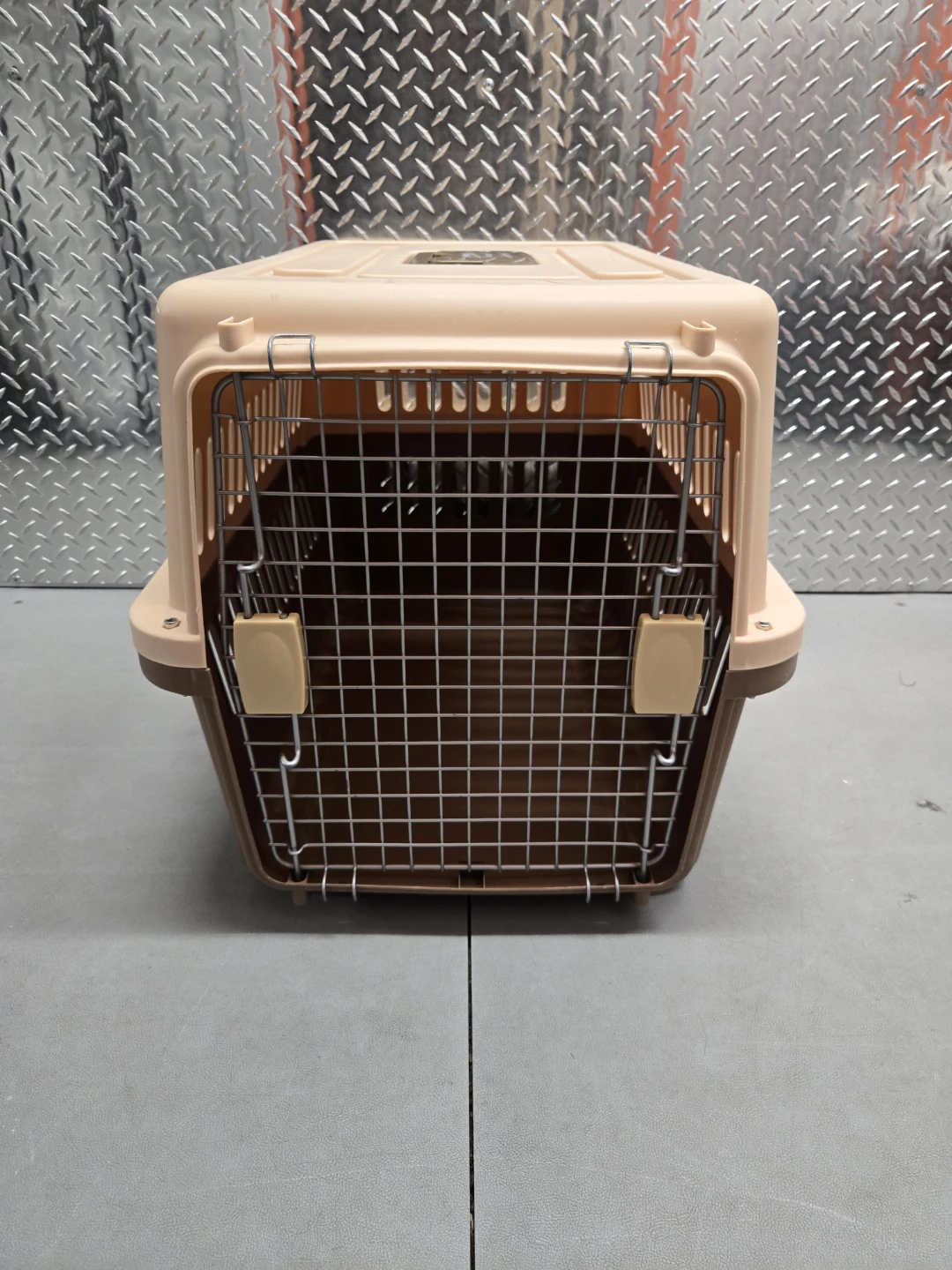 Medium 26" FamilyPet Hard Plastic Dog Crate Carrier - Tan