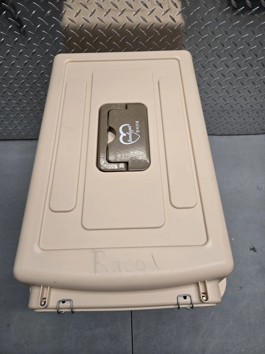 Medium 26" FamilyPet Hard Plastic Dog Crate Carrier - Tan - photo 4
