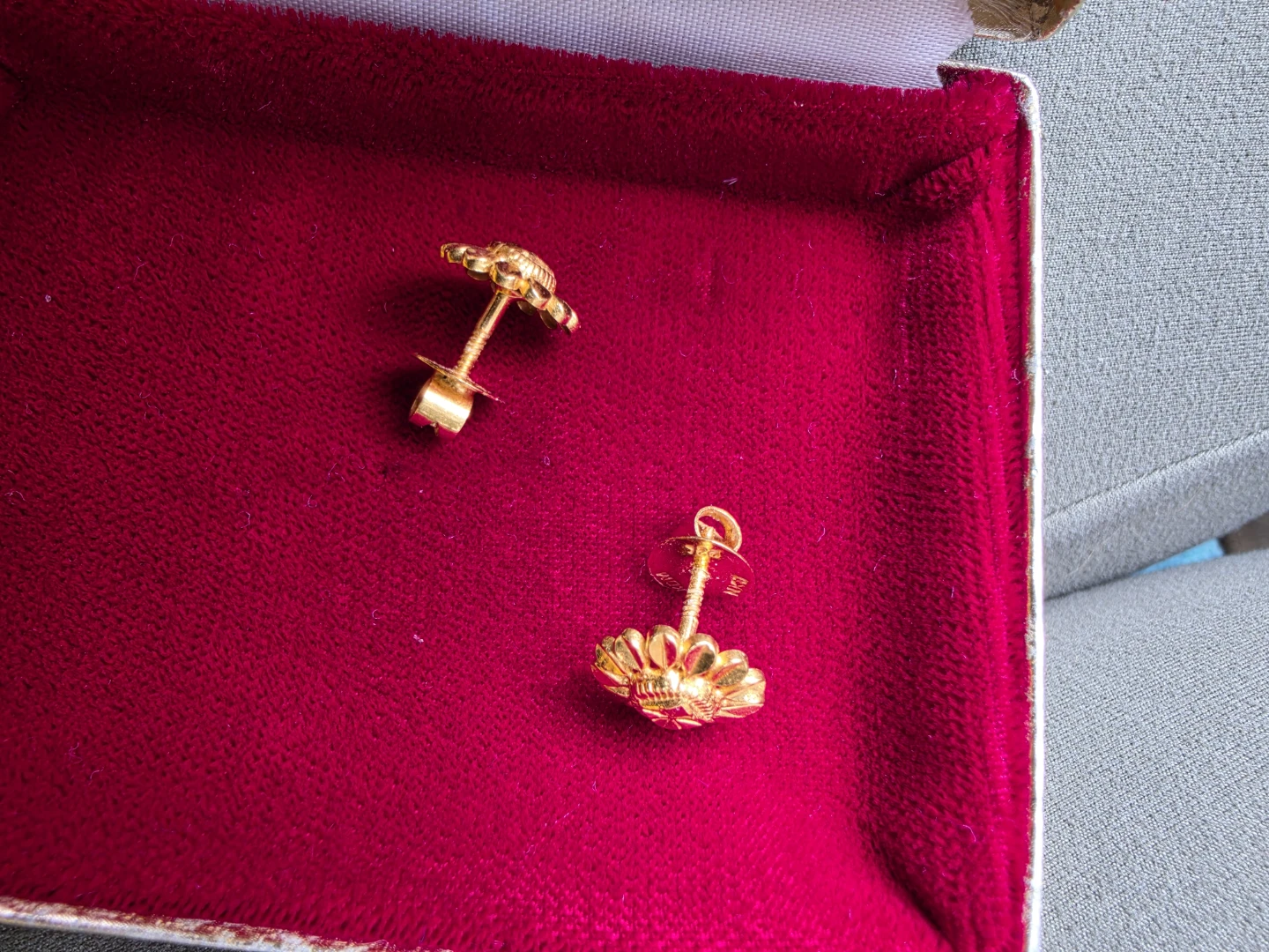 22k Gold Flower Stud Earrings - photo 3
