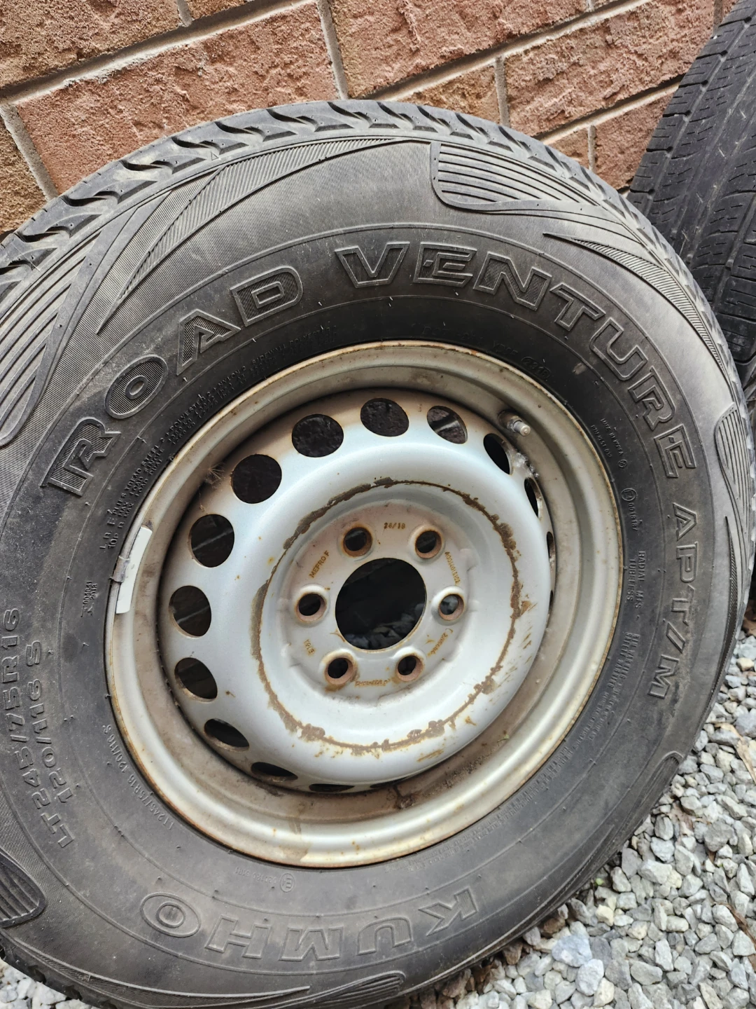Kumho Road Venture APT 245/75R16 Tires - photo 3