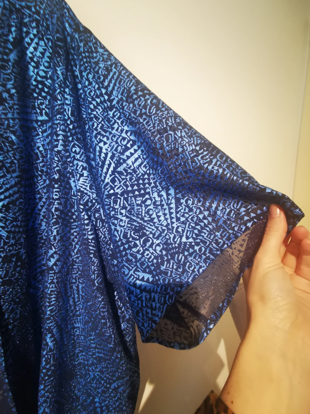 Torrid The Crimes of Grindelwald Blue Shimmer Kimono Duster - photo 4