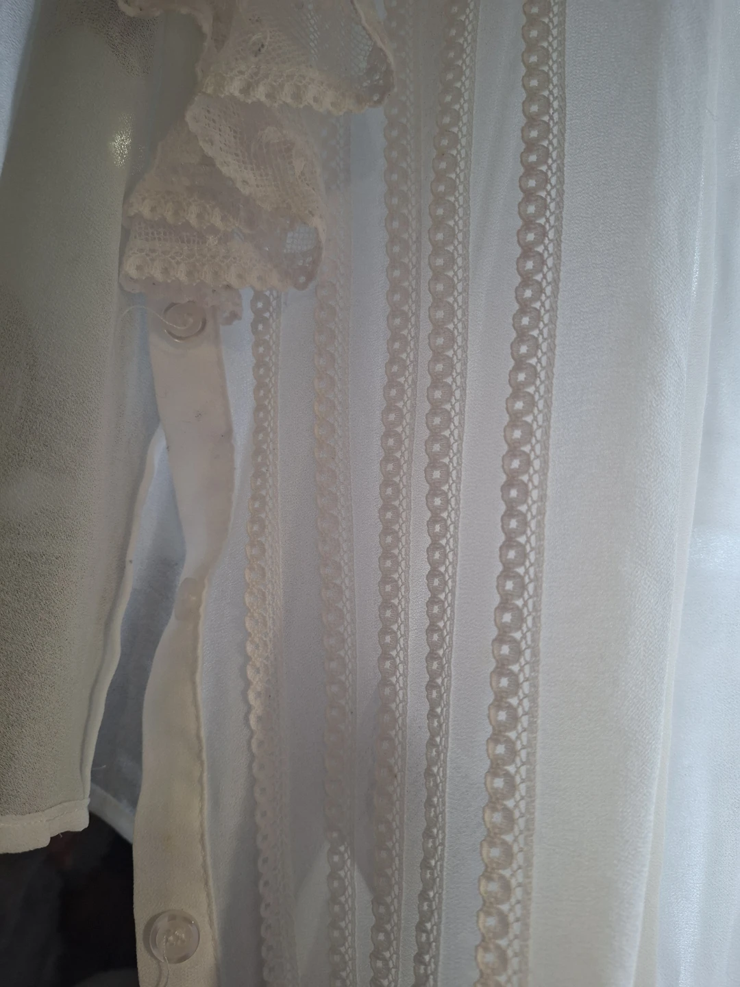 ⚽Women's White Sheer Blouse with Lace Ruffle Details - photo 5