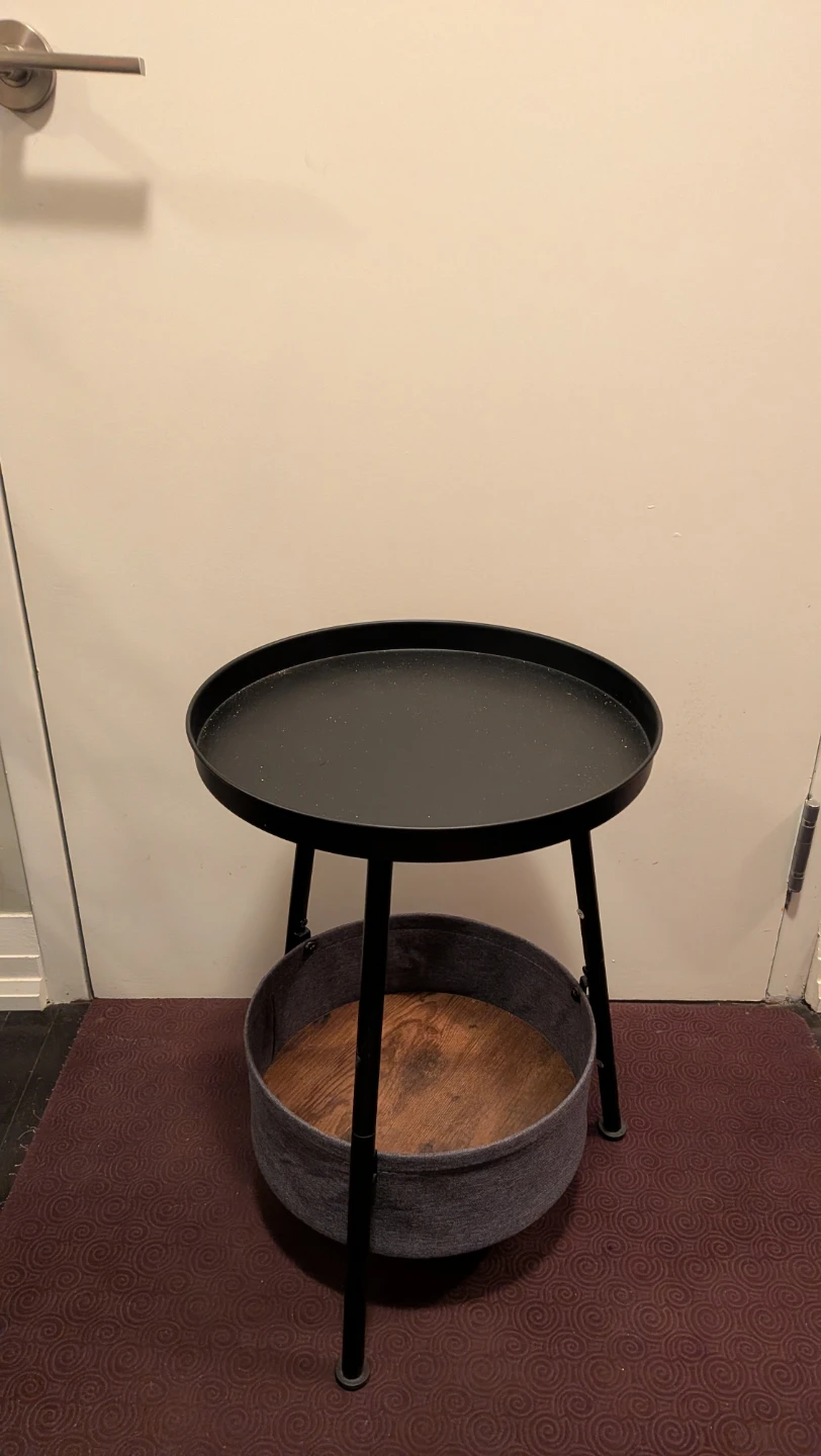 Round side table with storage basket