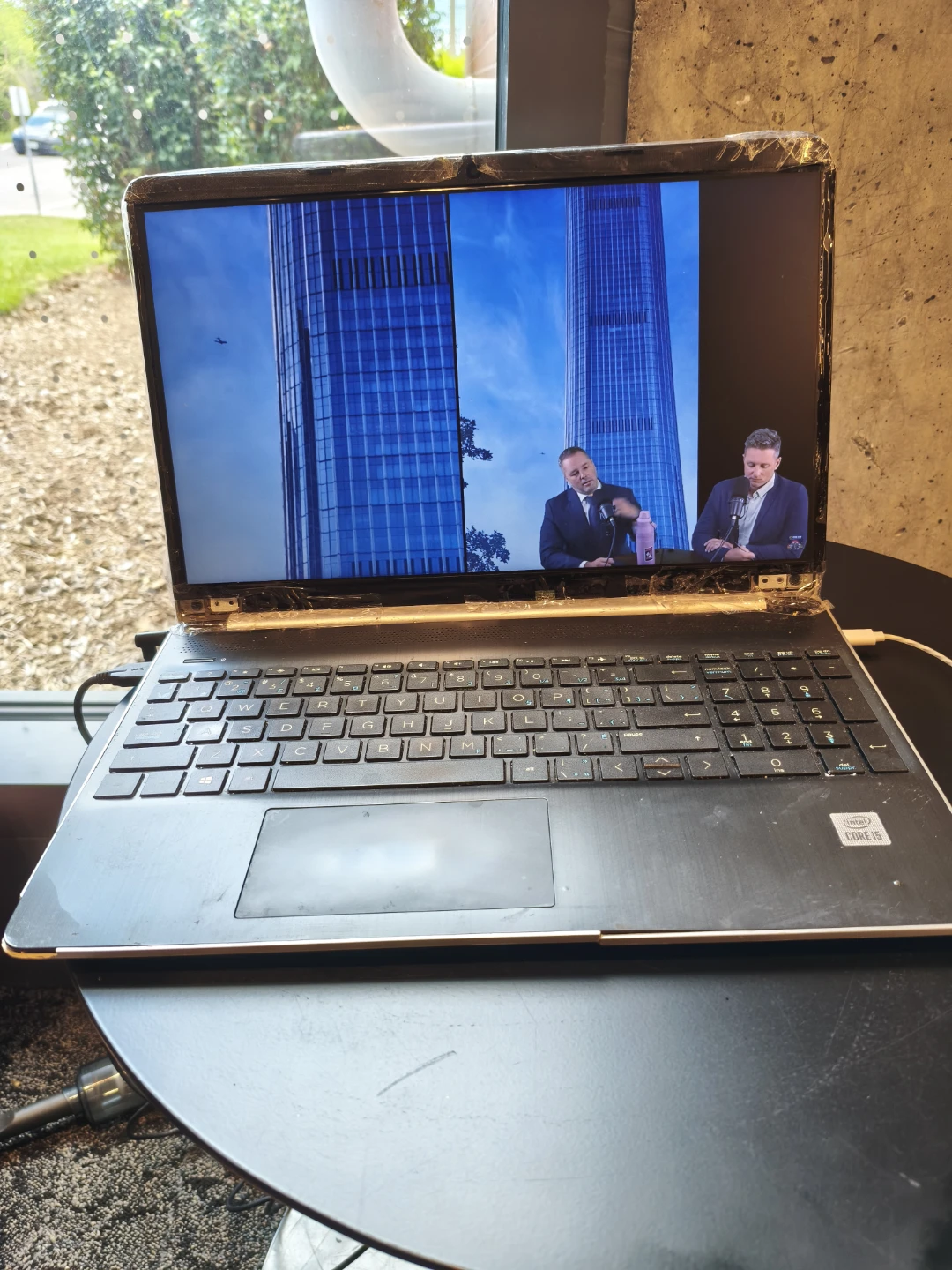 15" HP Budget Laptop i5/8gb/256ssdhd
