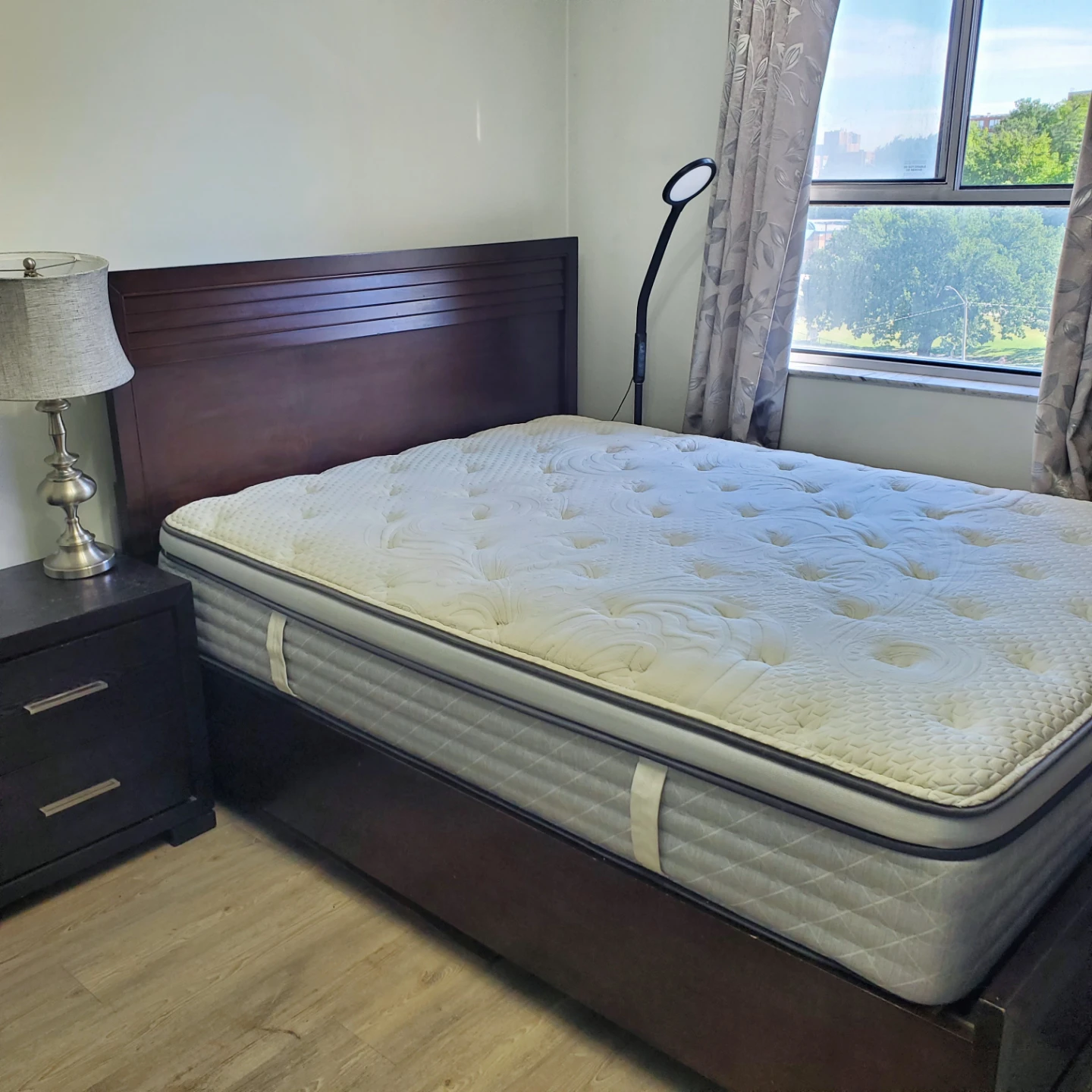 Queen bedroom set