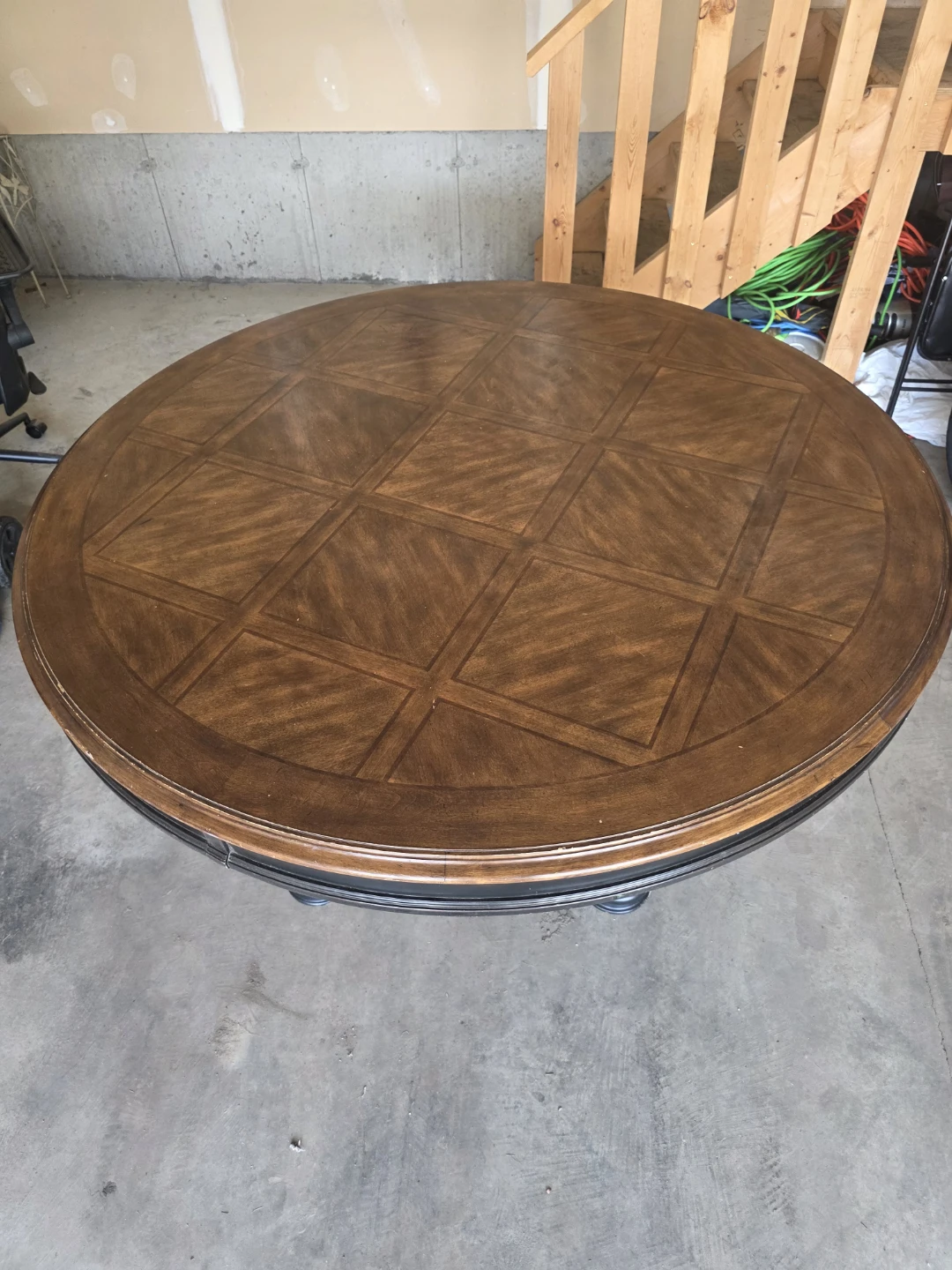 Round Dining Table - photo 4