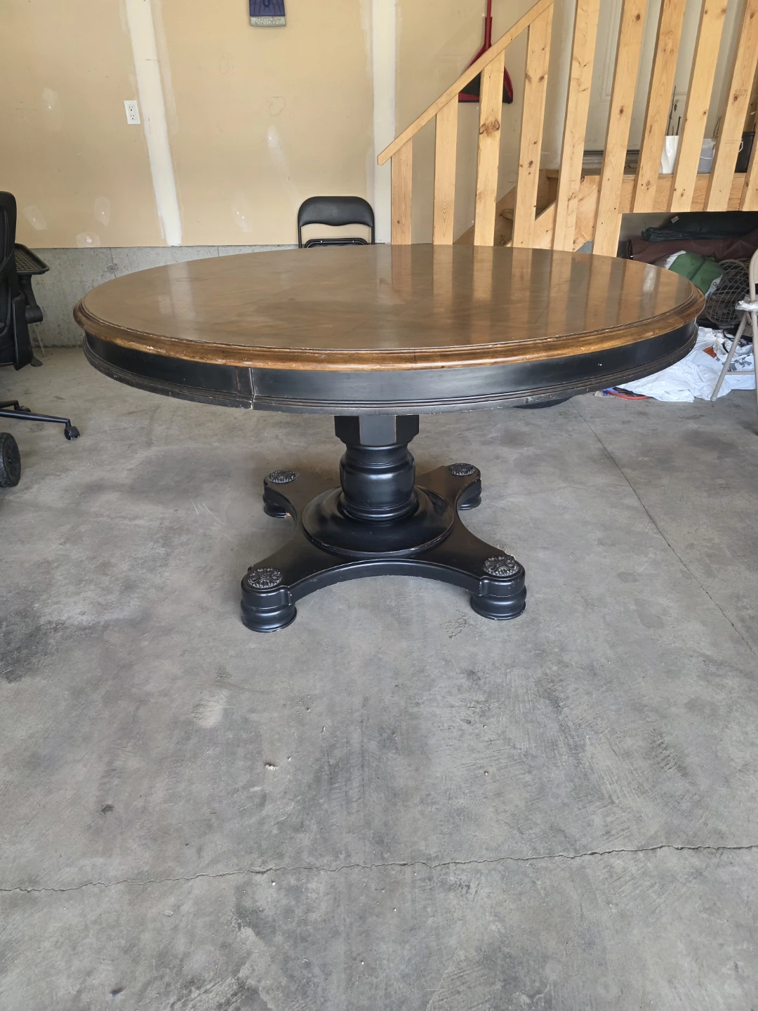 Round Dining Table - photo 5