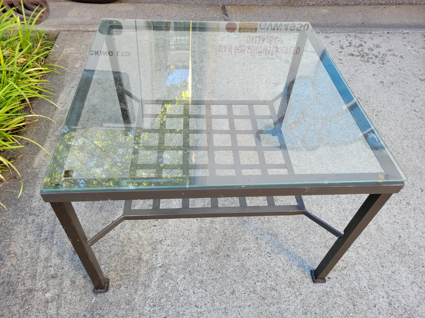 Very Nice Square Glass Top Coffee Table. - photo 4