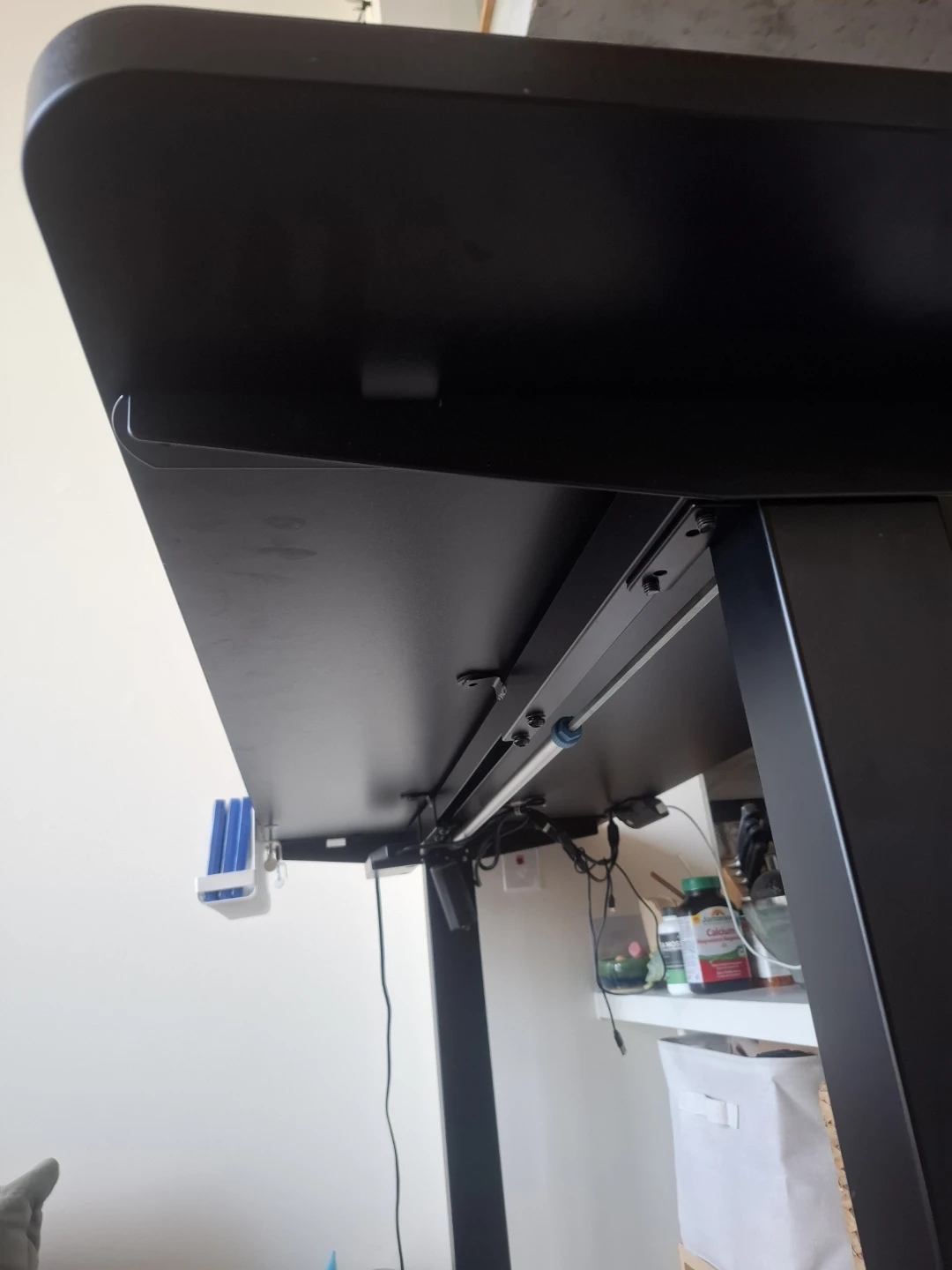 Vivo STANDING DESK! 60 x 24 inches. AMAZING conditon. - photo 4