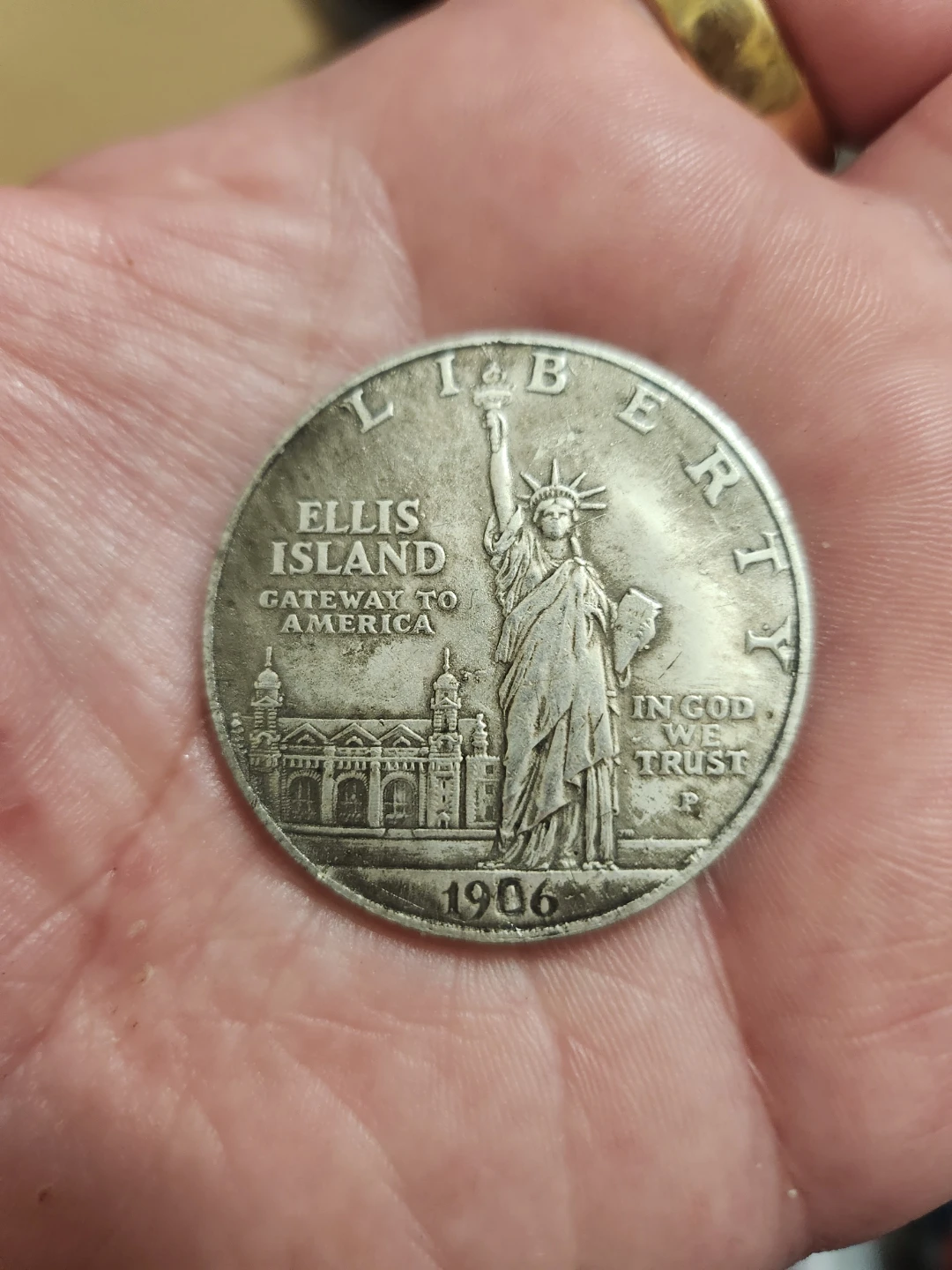 Ellis Island 1906 One Dollar Coin - photo 2