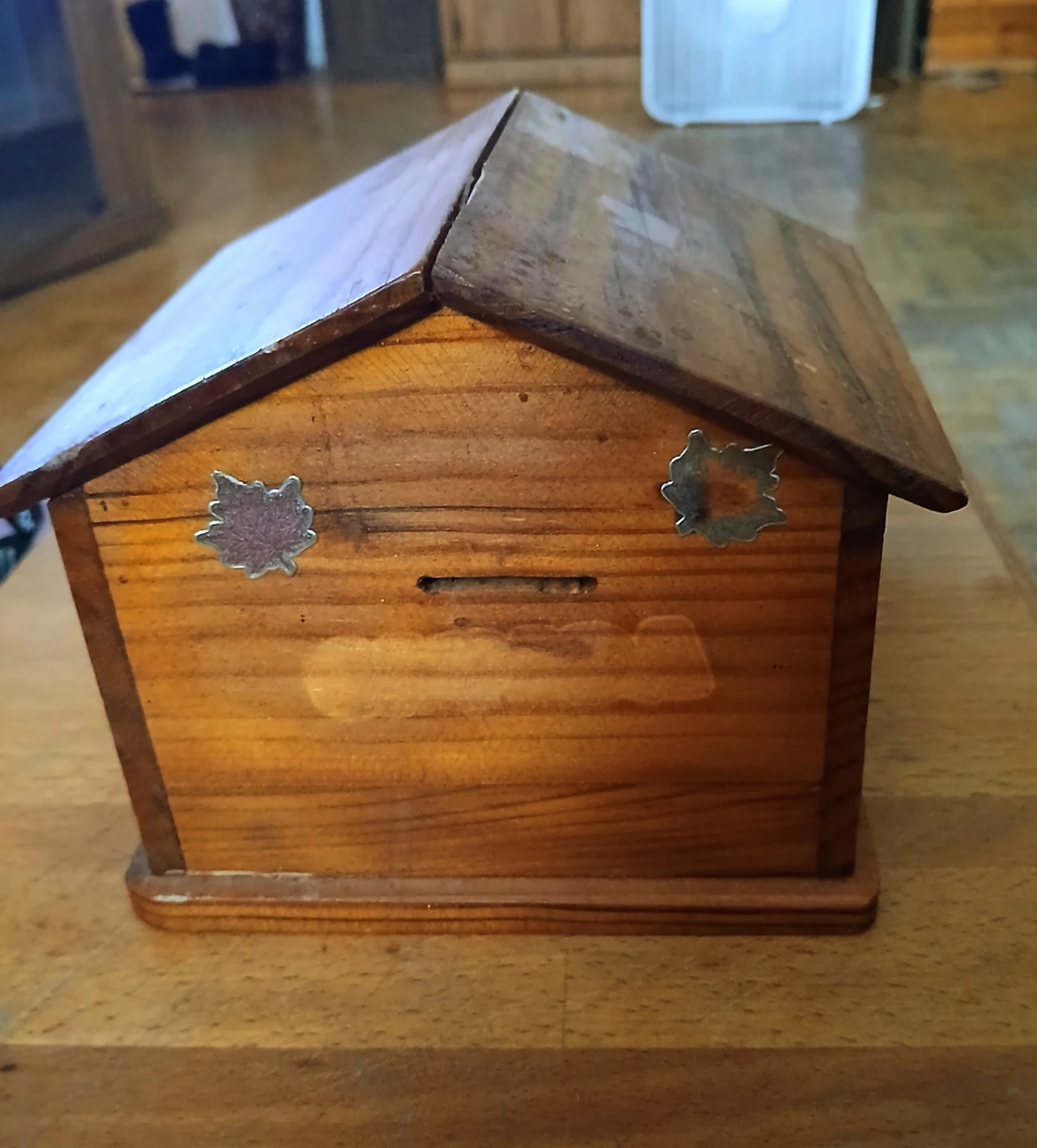 Wooden Canada House Coin Bank - photo 2