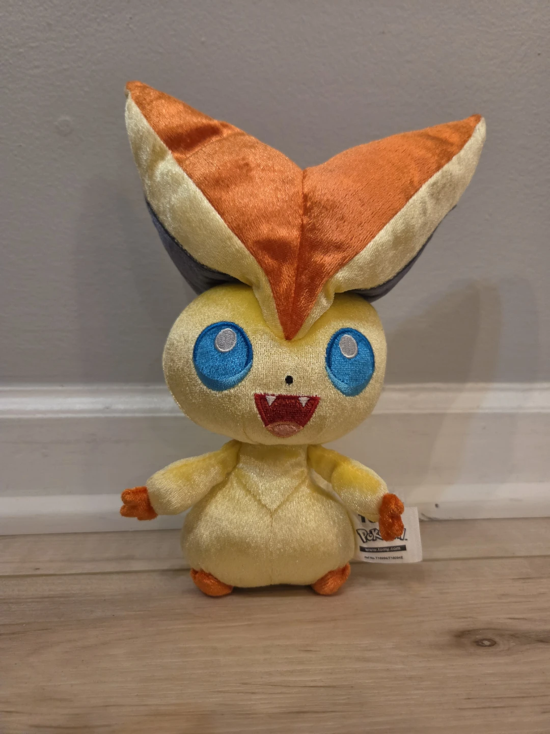 Victini 2016 Pokemon 20th Anniversary 9" Tomy Plush