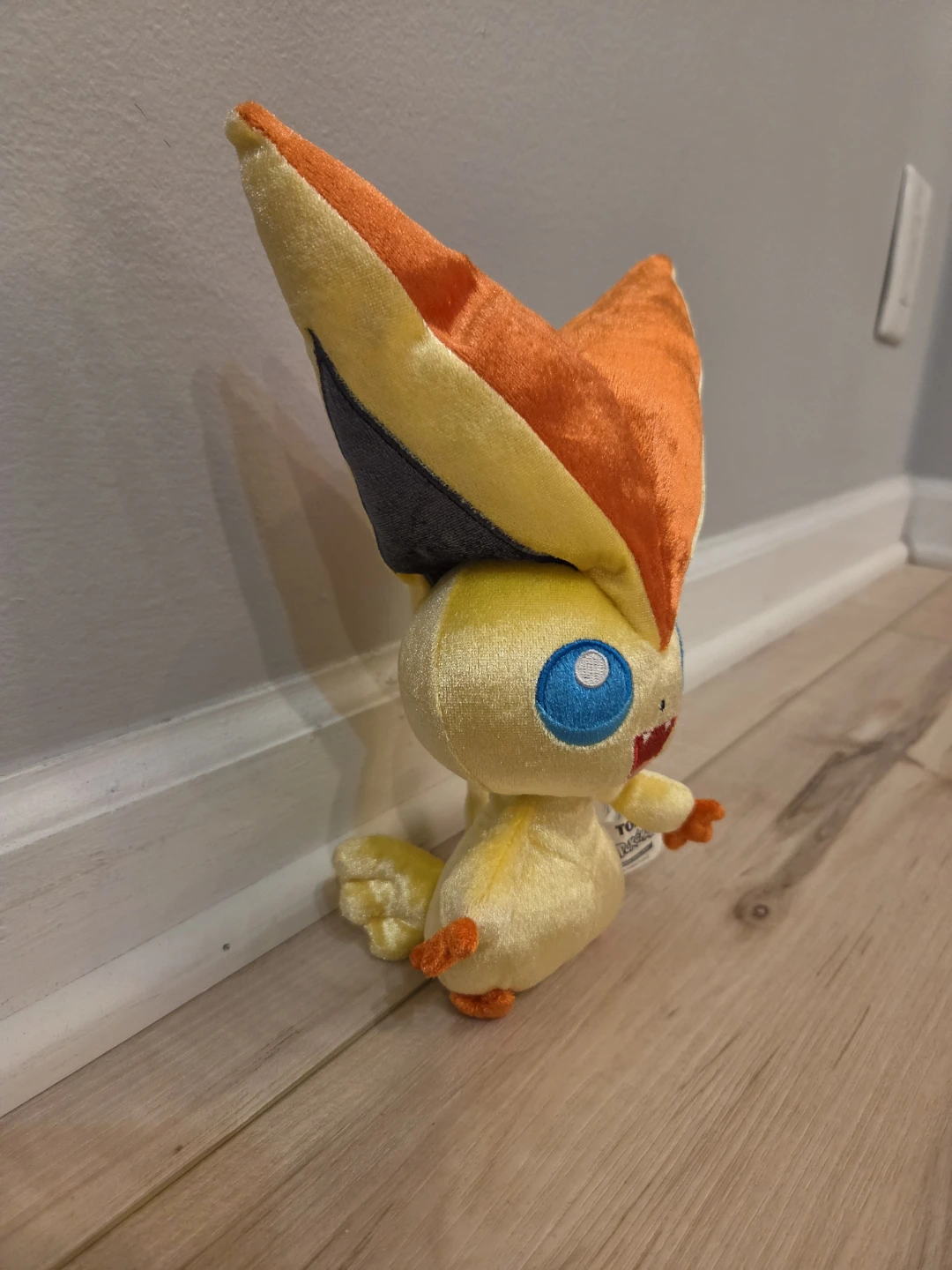 Victini 2016 Pokemon 20th Anniversary 9" Tomy Plush - photo 3