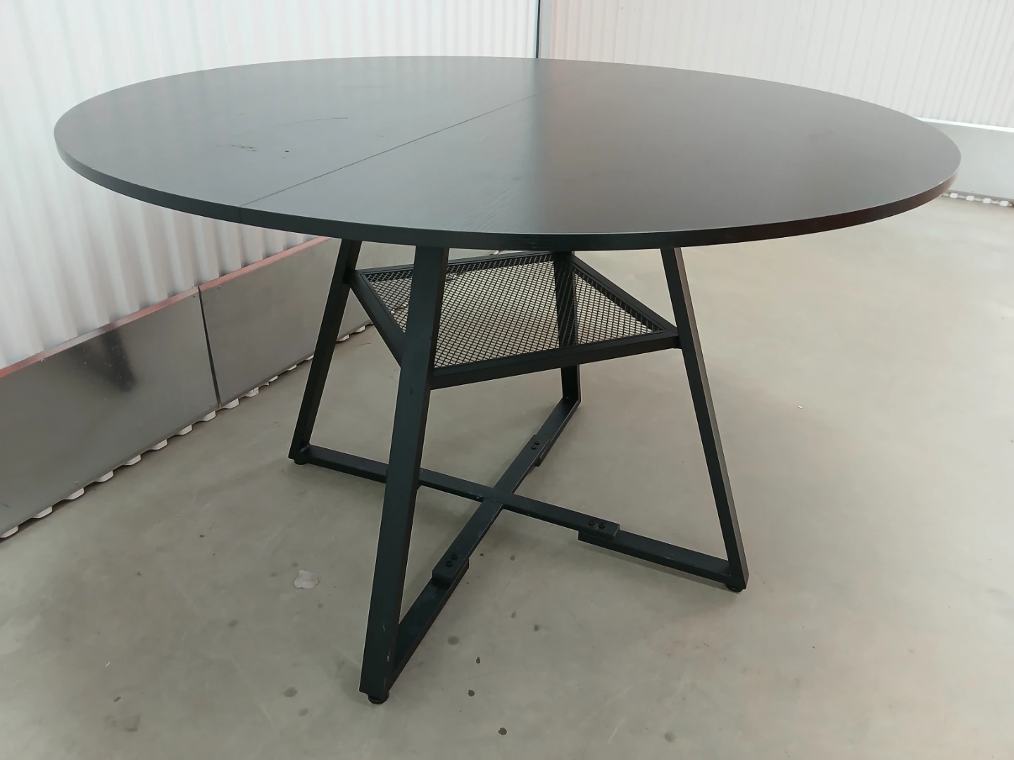 Round Dining Table with Metal Base
