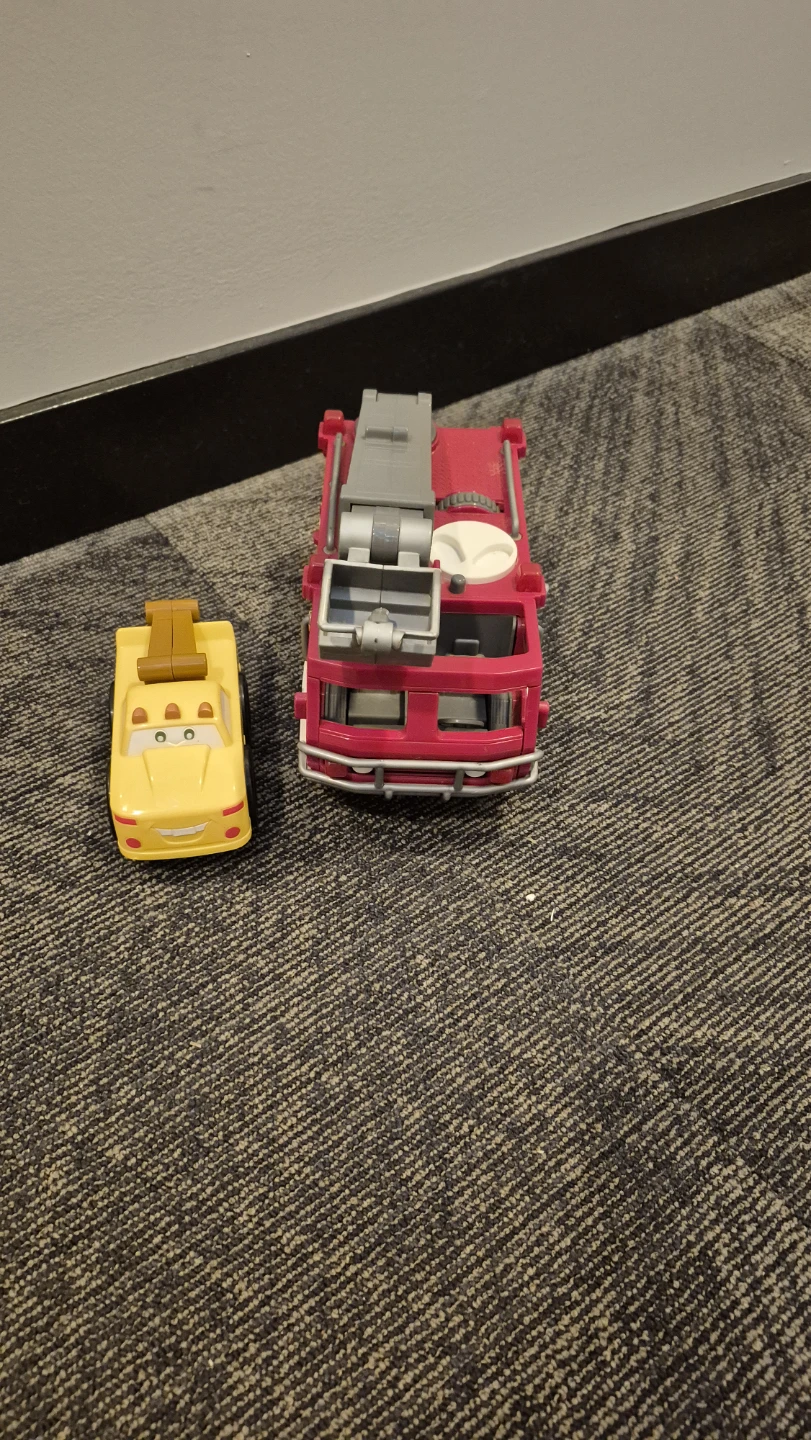 Fisher-Price Rescue Vehicle & Tow Truck Set - photo 2