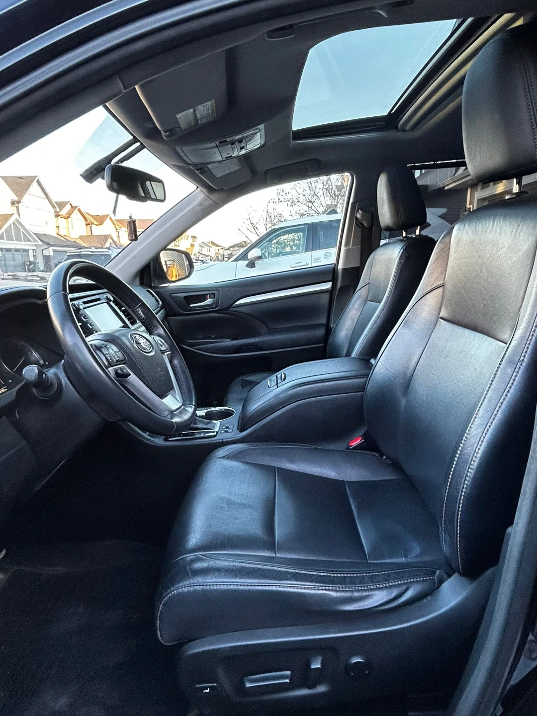 Black Toyota Highlander XLE Hybrid - photo 5