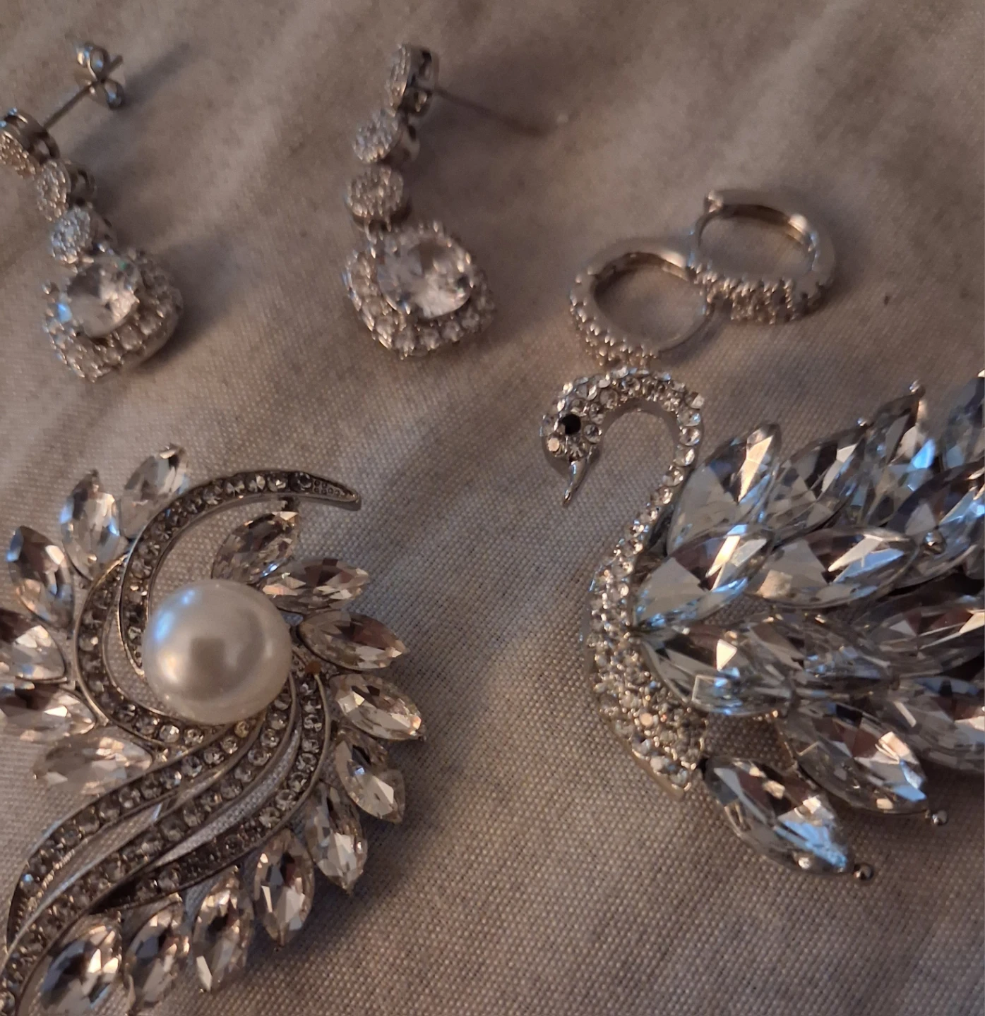 Jewellery Set: Earrings and Brooches - photo 4