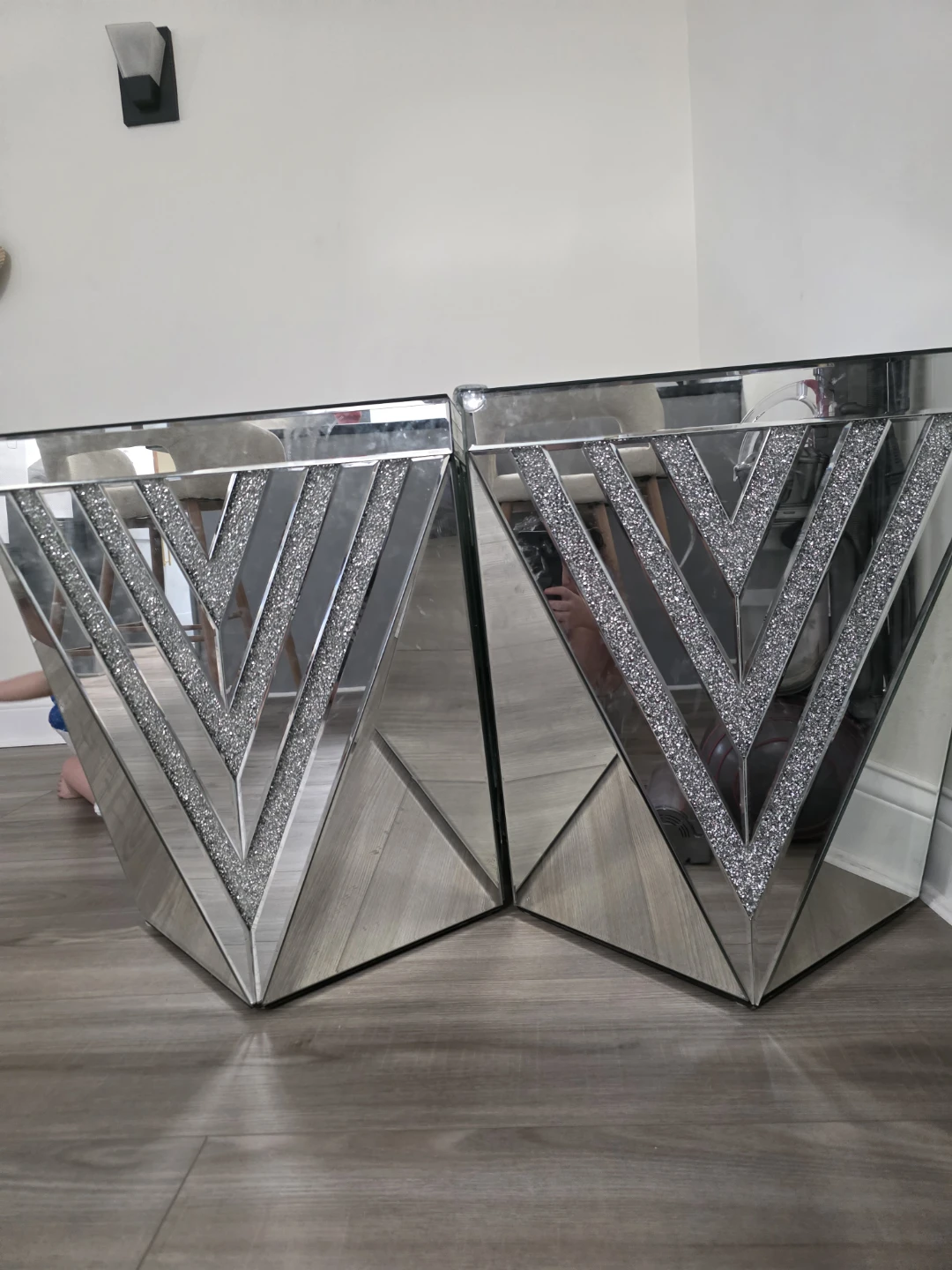 Mirrored V-Design Accent Pieces with Glitter Inlay