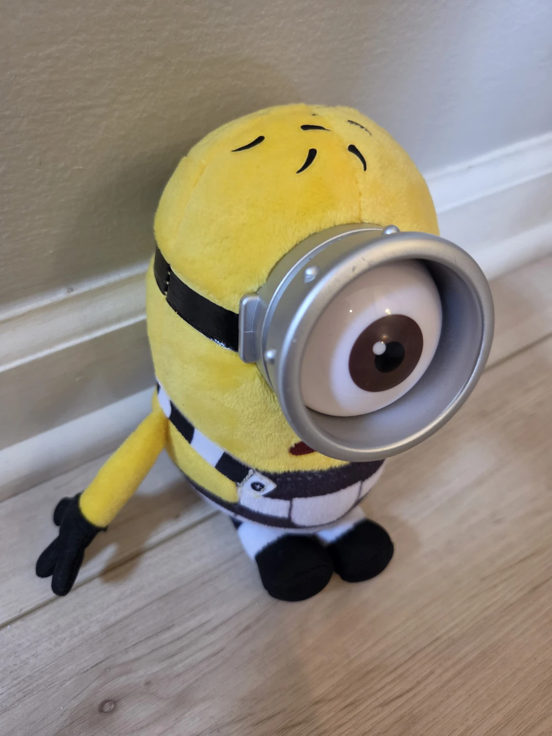 Despicable Me 3 Prisoner Jailbird Carl the Minion Plush 7" 2017 - photo 2
