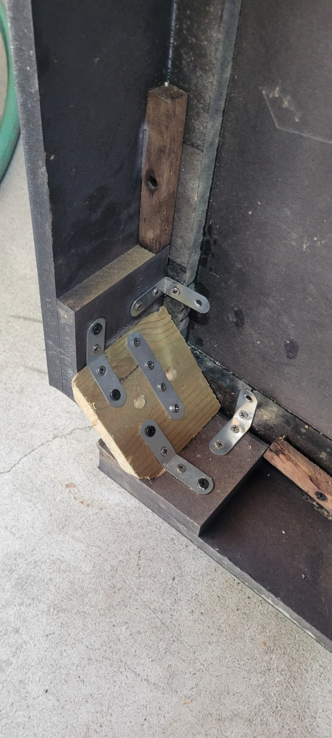 FREE Dining room table with metal legs - photo 3