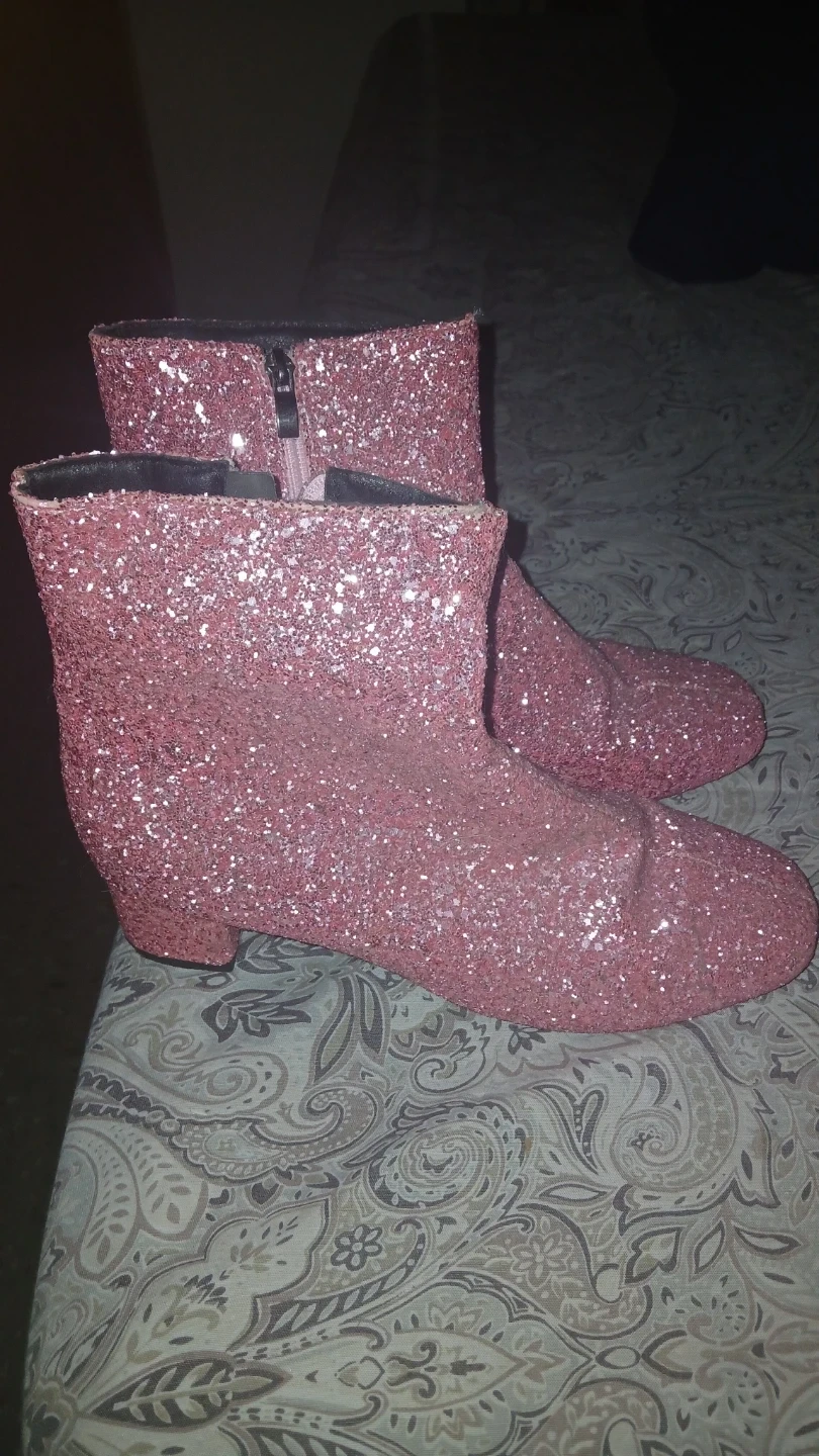 Women's Pink glittery booties