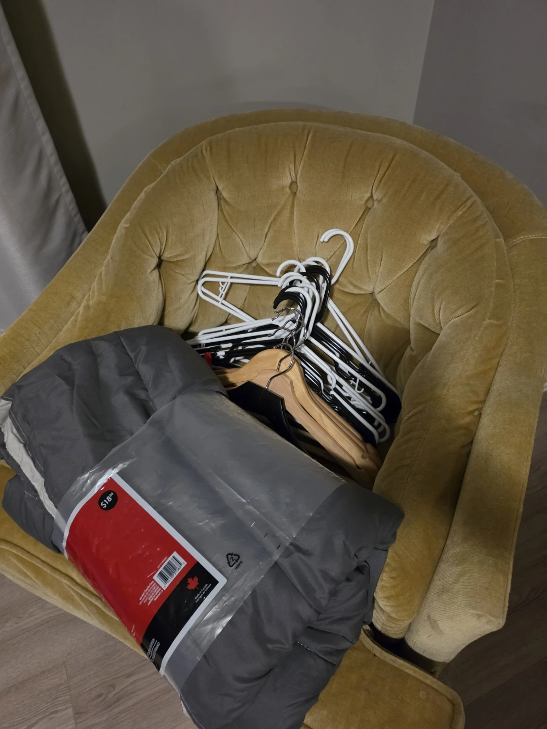 Duvet and cloth hangers